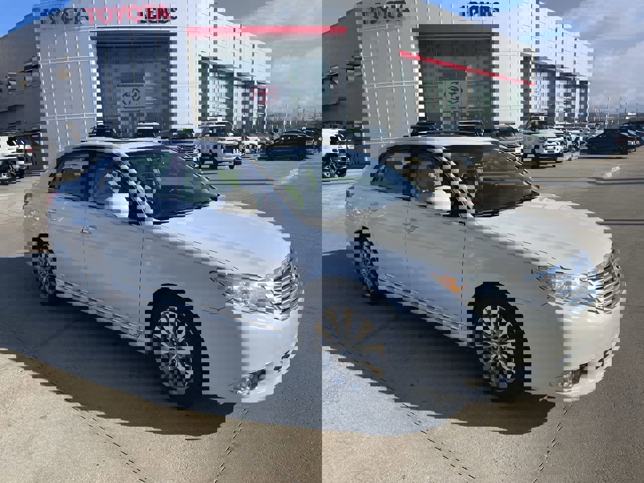 2011 Toyota Avalon Limited's photo