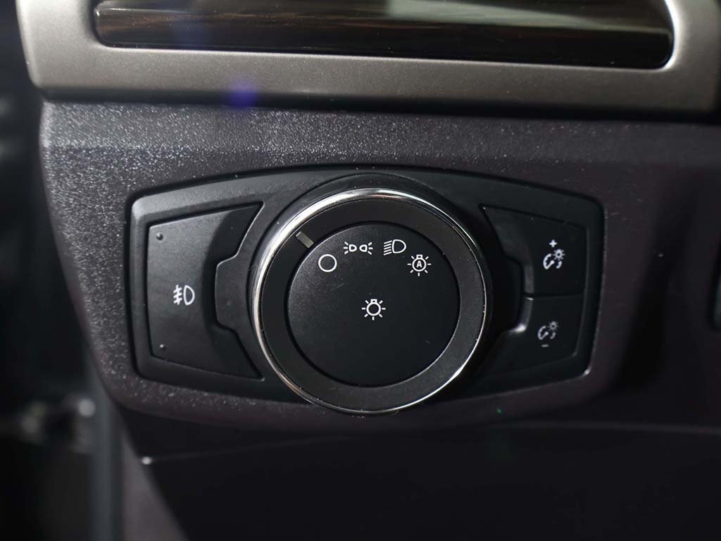 2016 Ford Fusion SE photo 35