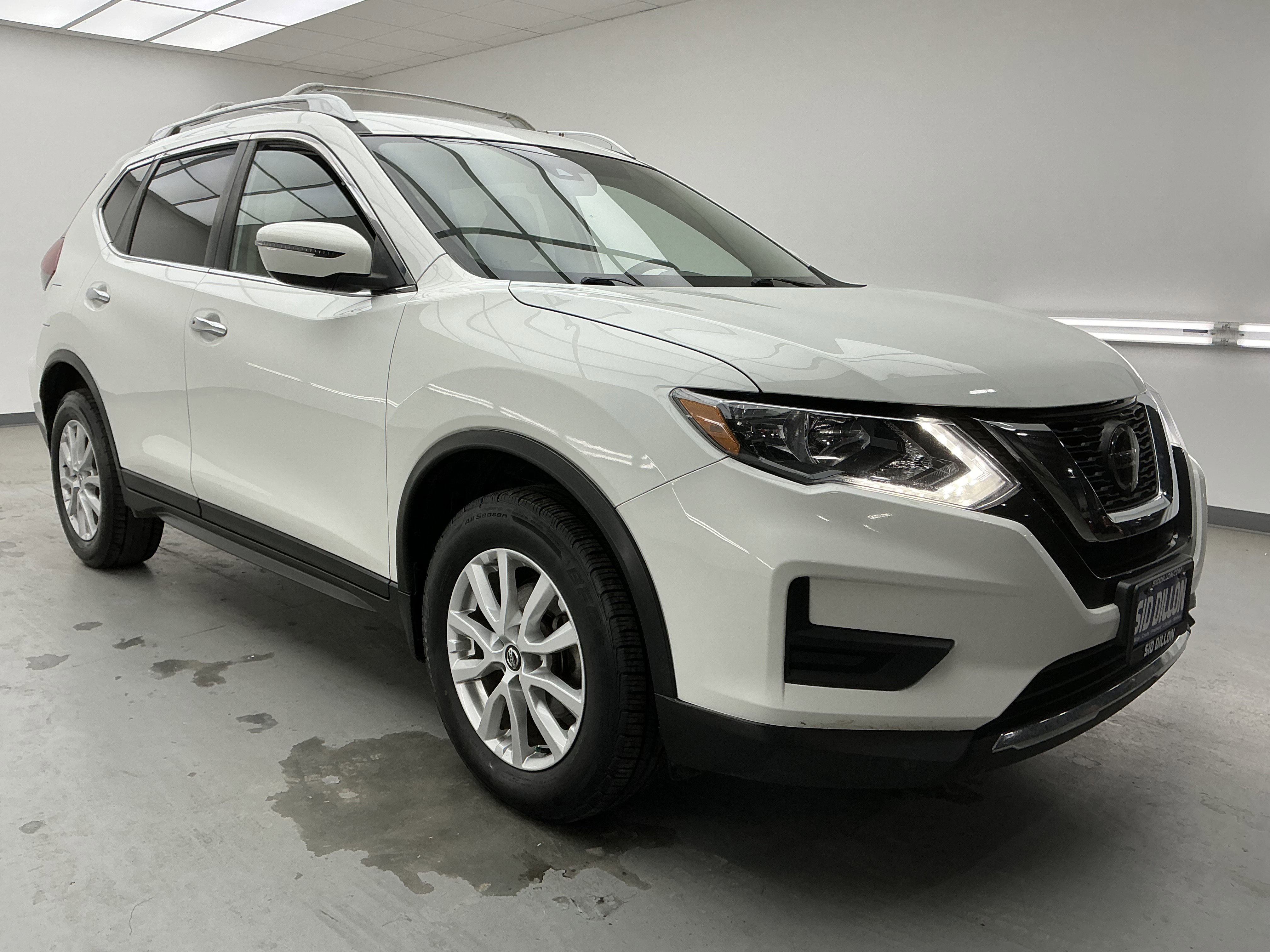 2020 Nissan Rogue SV photo 2