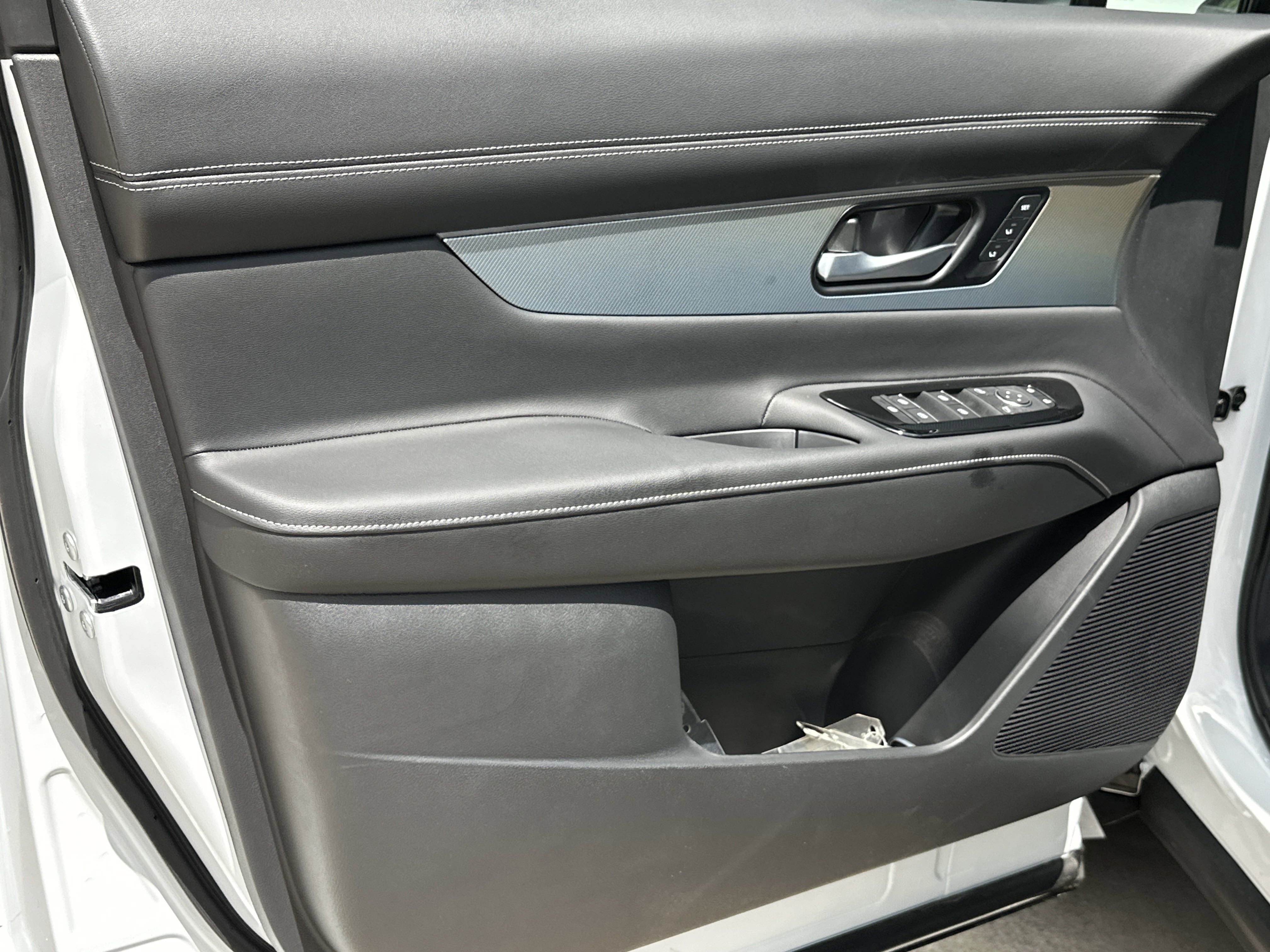 2025 Nissan Murano SL photo 9
