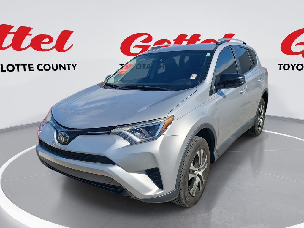 2018 Toyota RAV4 LE's photo