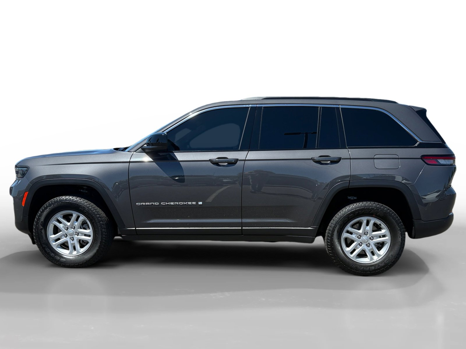 2024 Jeep Grand Cherokee Laredo photo 2