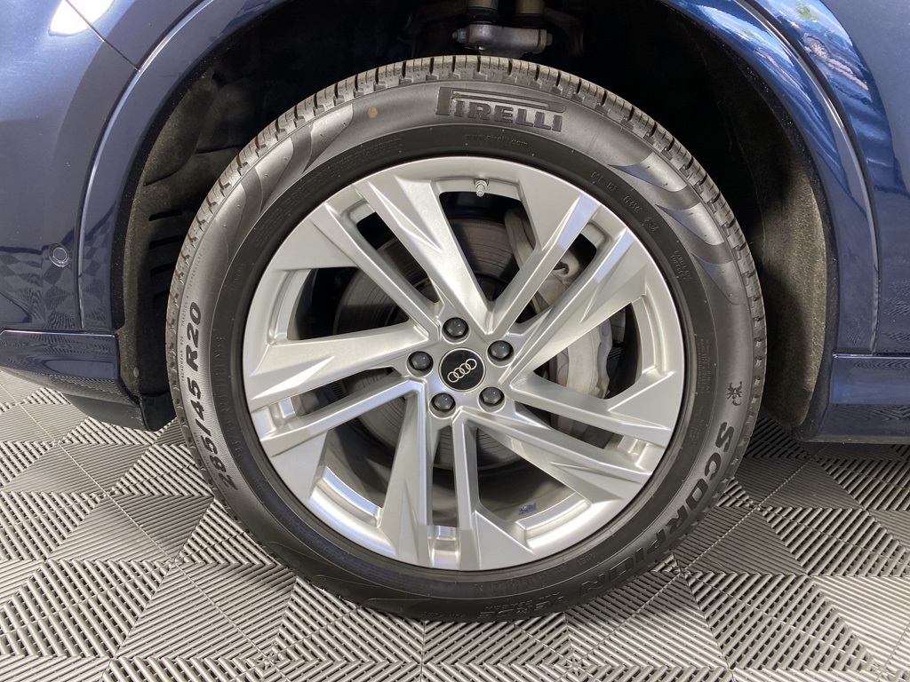 2023 Audi Q7 55 Premium Plus photo 4