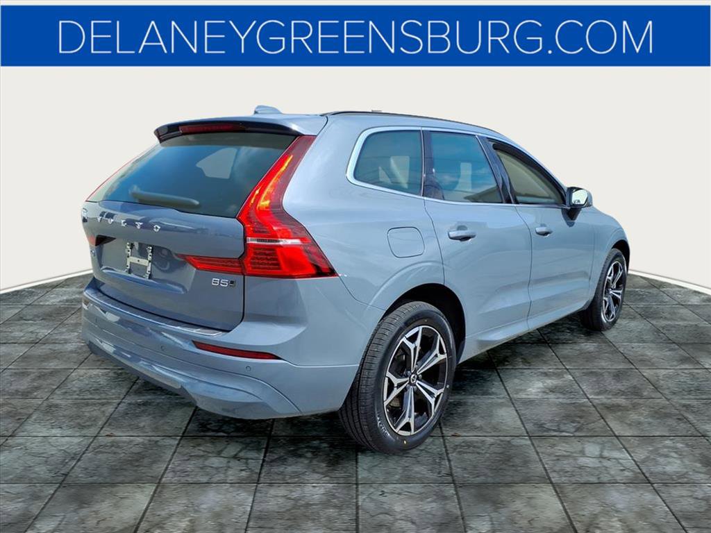 2022 Volvo XC60 B5 Momentum photo 3