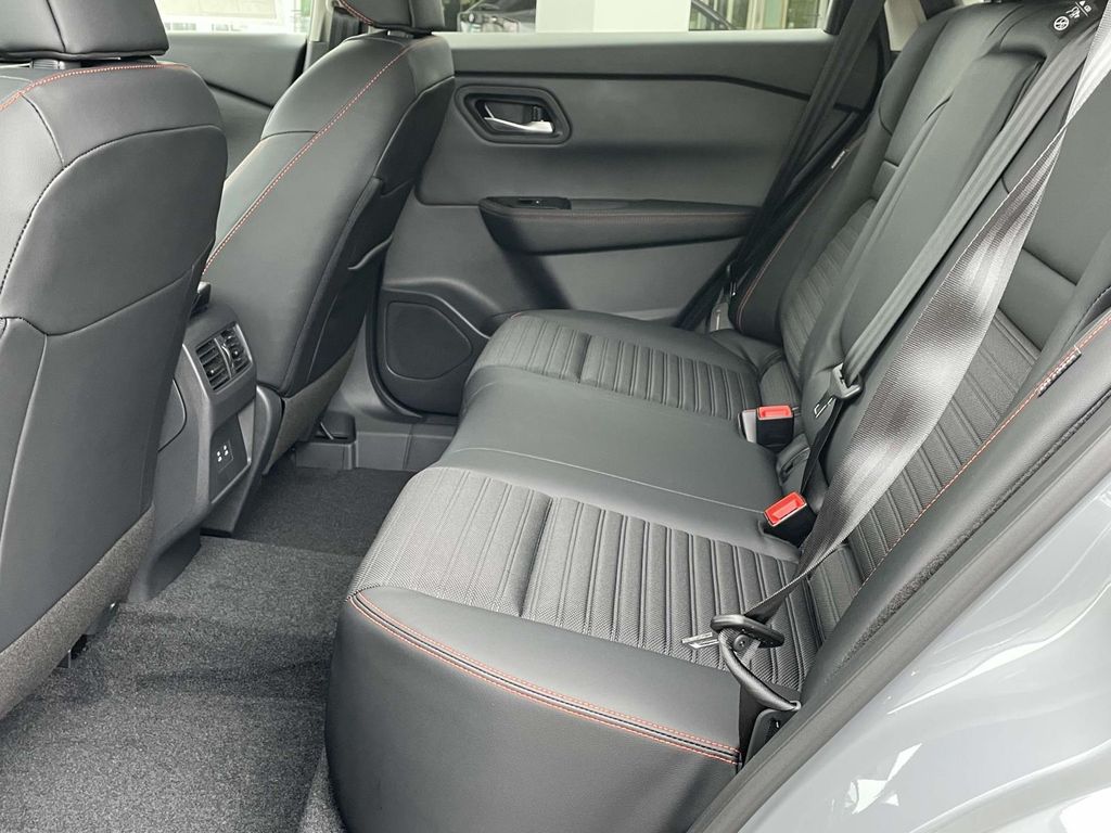 2026 Nissan Rogue SV photo 7