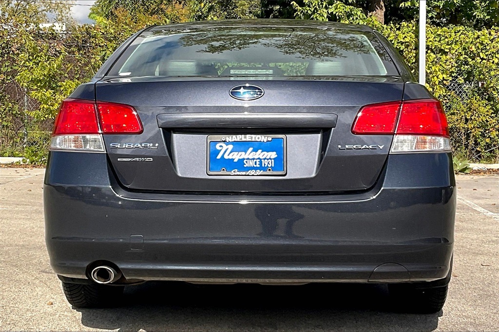 2010 Subaru Legacy 2.5i photo 3