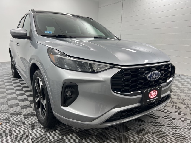 2023 Ford Escape ST-Line Select's photo