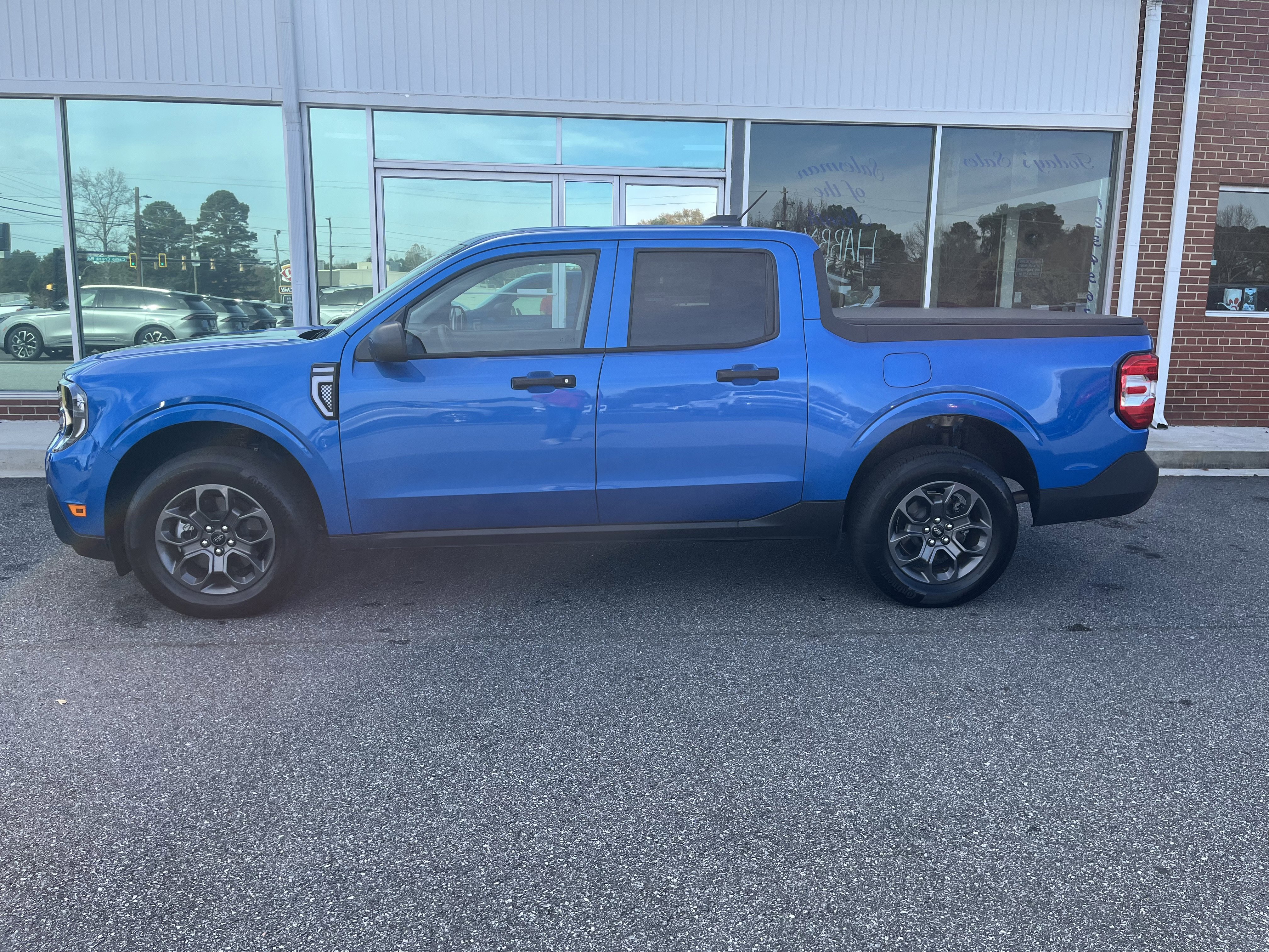 2025 Ford Maverick XL's photo