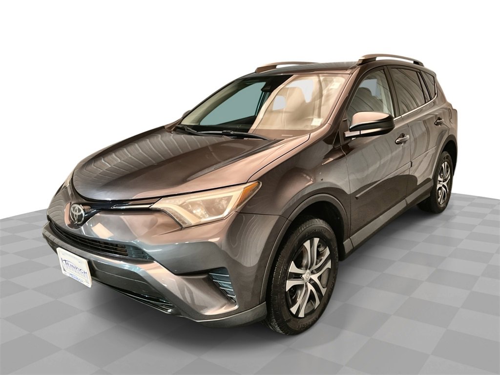 2018 Toyota RAV4 LE's photo
