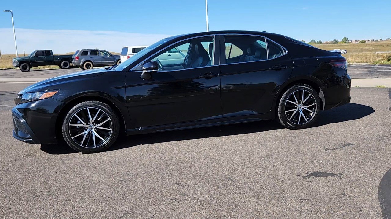 2024 Toyota Camry SE photo 3