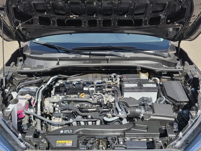 2022 Toyota Corolla Cross LE photo 25