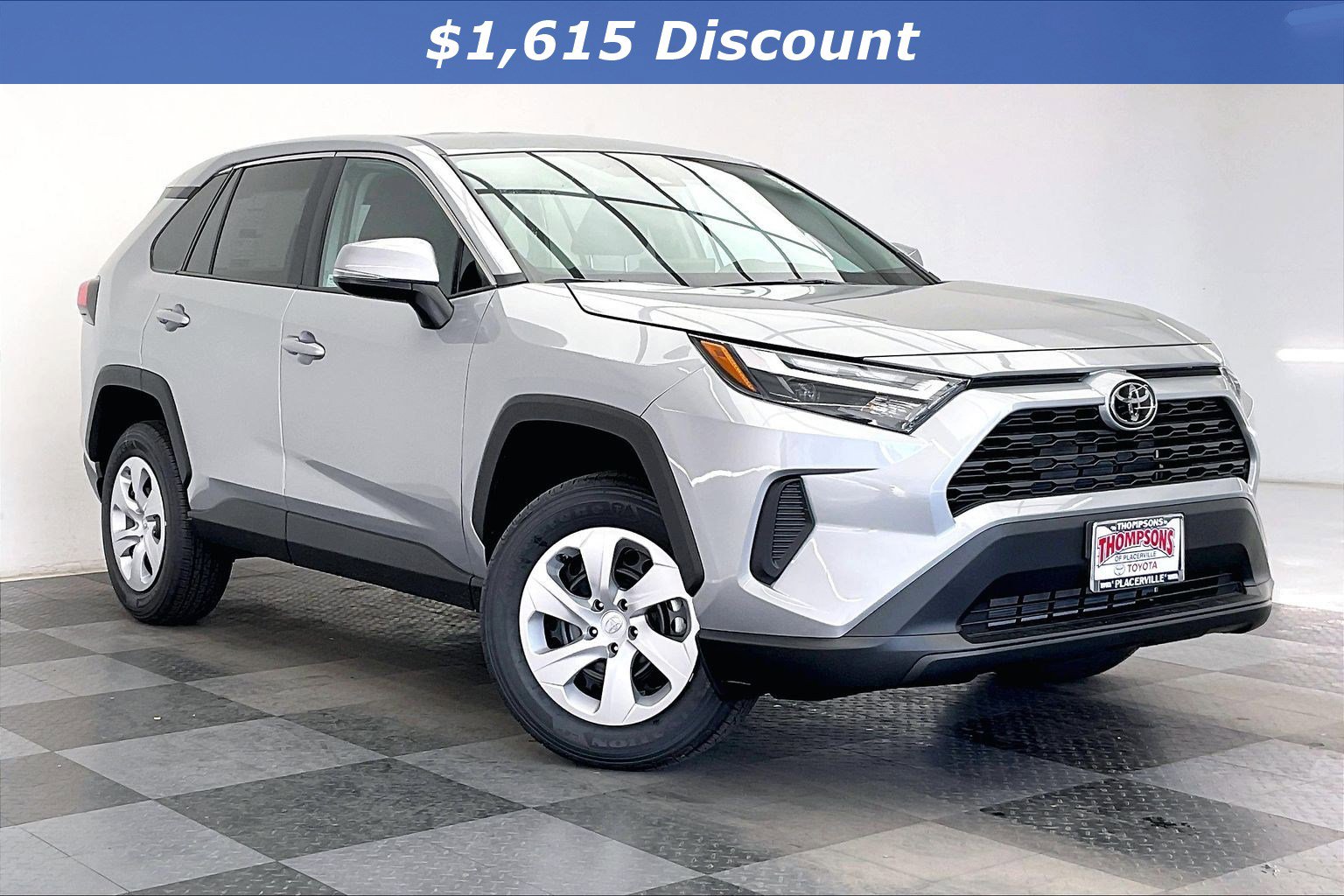 2025 Toyota RAV4 LE's photo