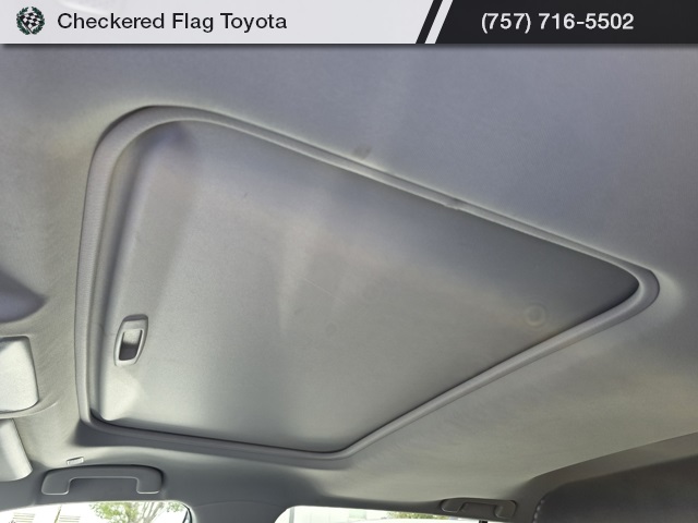 2024 Toyota RAV4 Hybrid XLE Premium photo 7