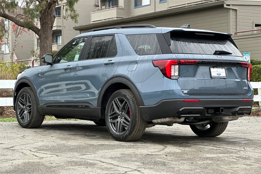 2026 Ford Explorer ST-Line photo 3