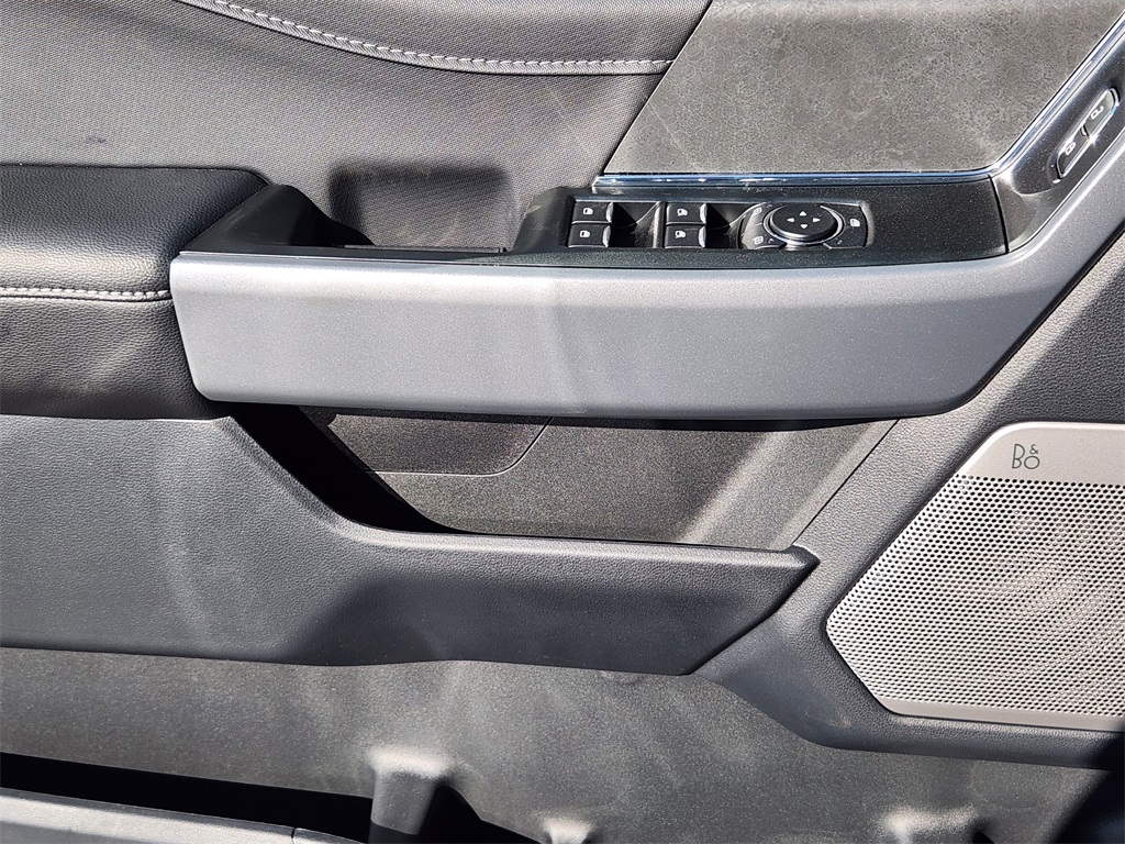 2025 Ford F-150 XLT photo 16