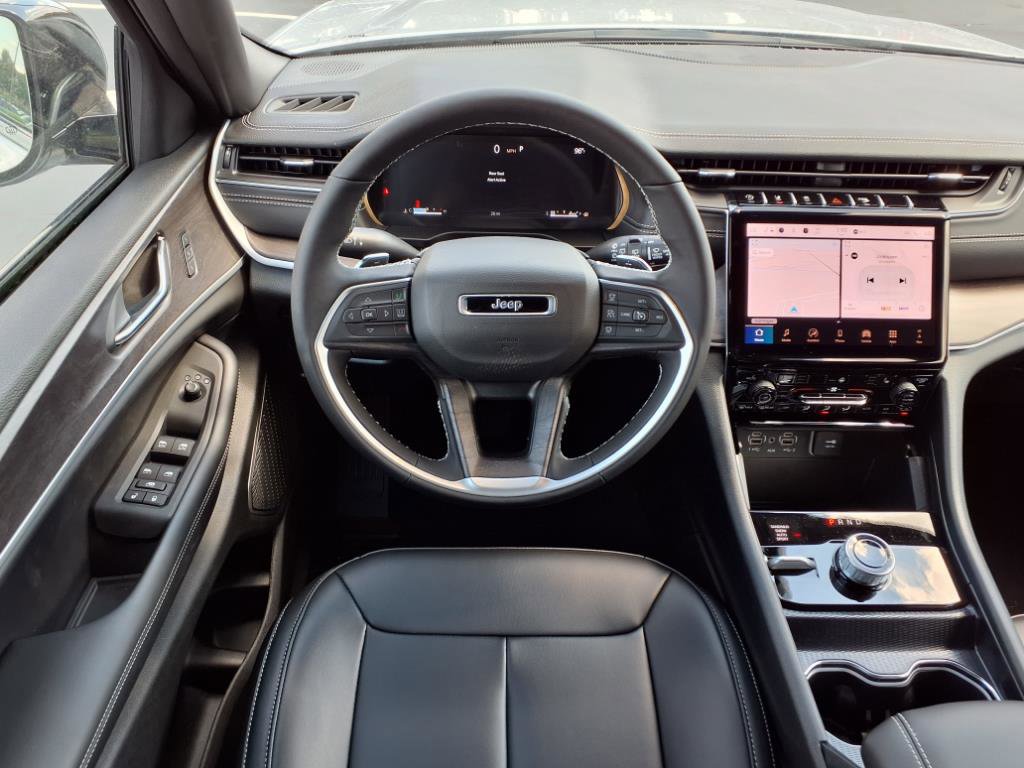 2025 Jeep Grand Cherokee Limited photo 4