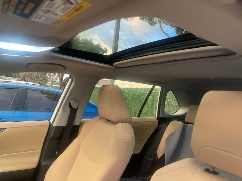 2019 Toyota RAV4 Premium XLE photo 14
