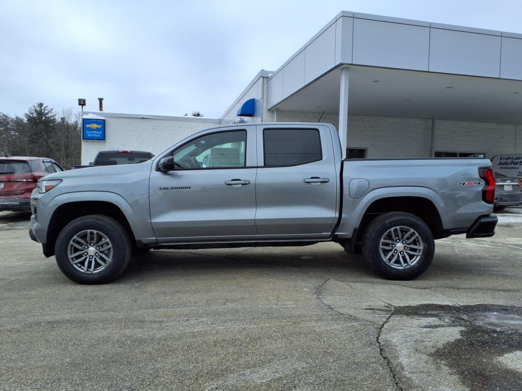 2025 Chevrolet Colorado Work Truck LT photo 3