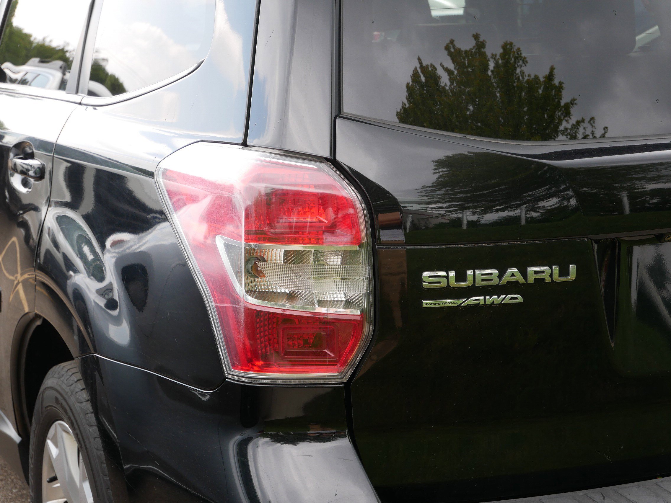 2014 Subaru Forester 2.5i Limited photo 2