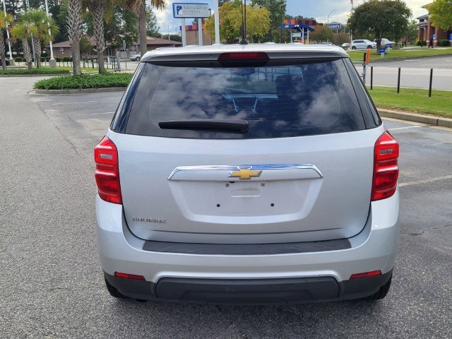2017 Chevrolet Equinox LS photo 3