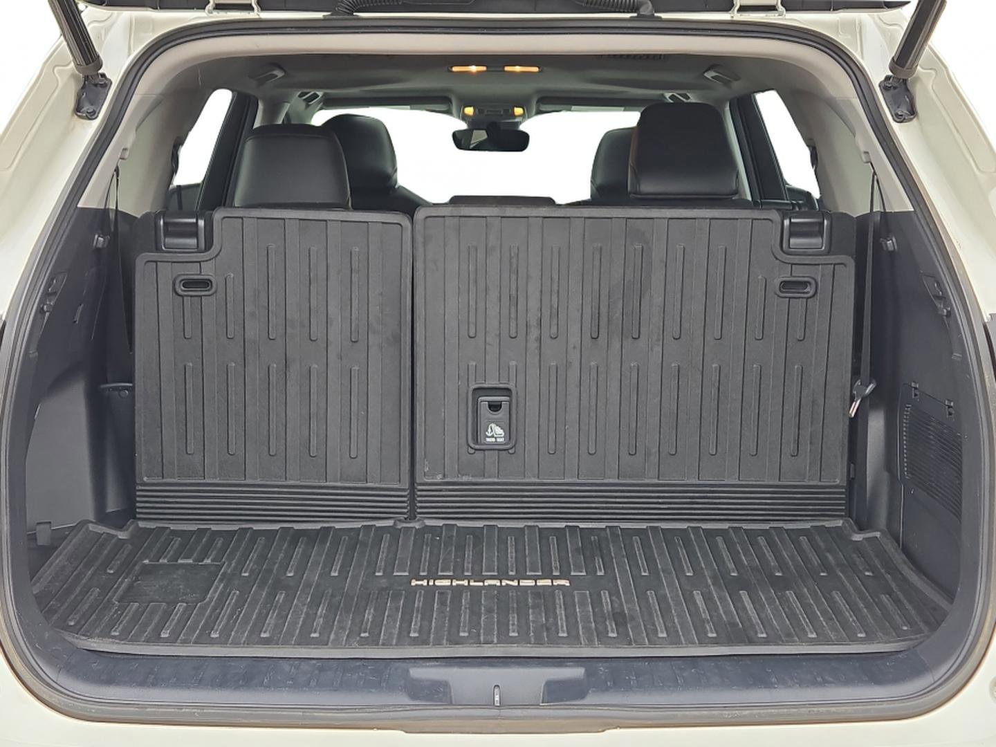 2021 Toyota Highlander XLE photo 10