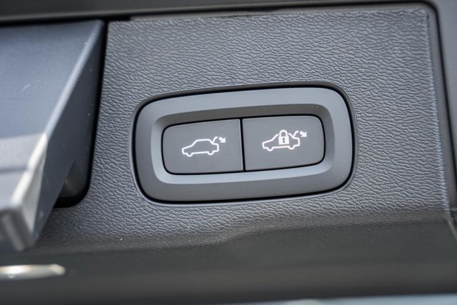2026 Volvo XC60 Hybrid T8 photo 10