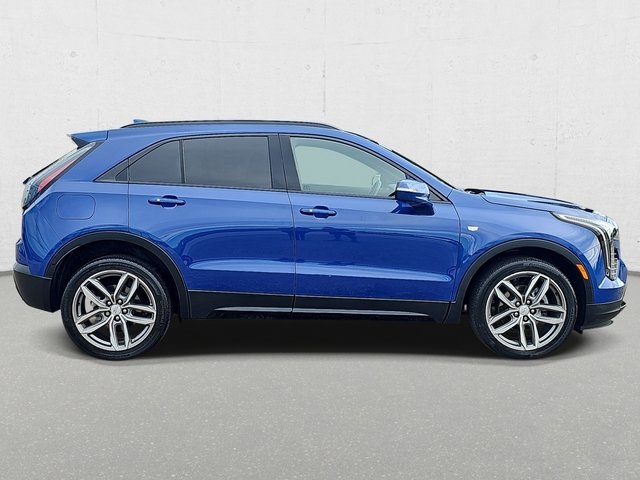 2022 Cadillac XT4 Sport photo 2