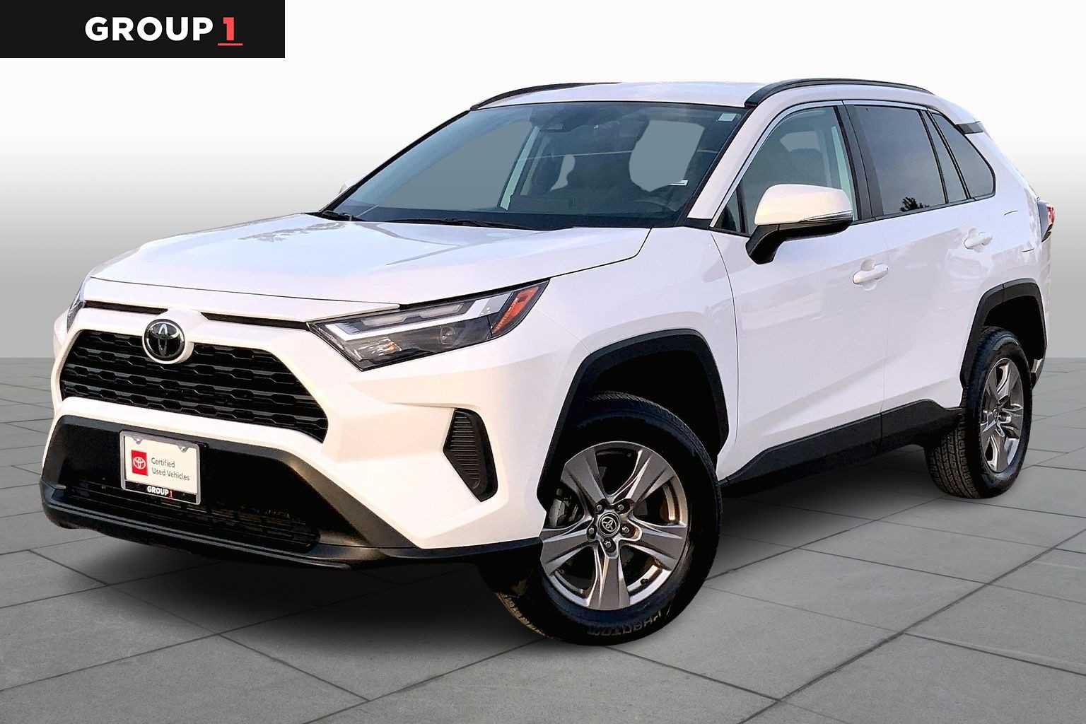 2024 Toyota RAV4 XLE's photo