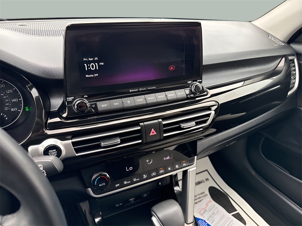 2023 Kia Seltos EX photo 2
