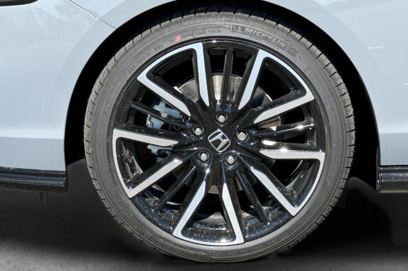 2025 Honda Accord Hybrid Touring photo 28