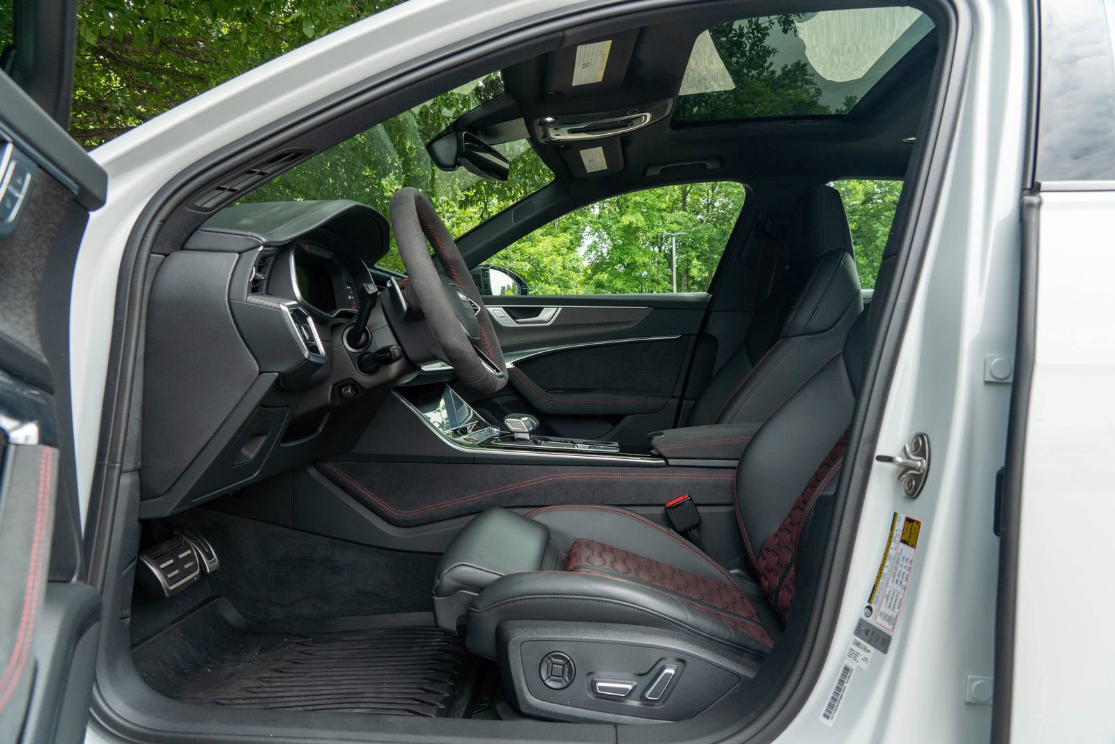 2024 Audi RS 6 Avant Performance photo 18