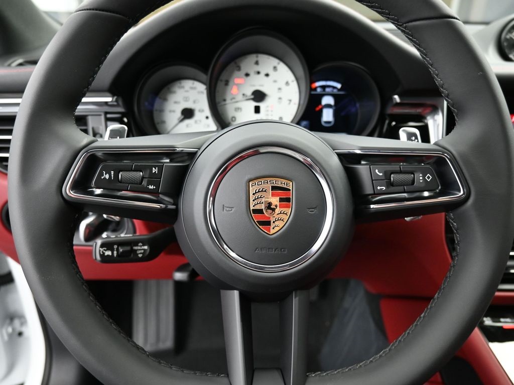 2026 Porsche Macan T photo 22