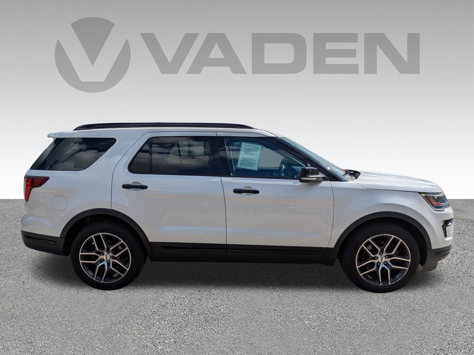 2019 Ford Explorer Sport photo 3
