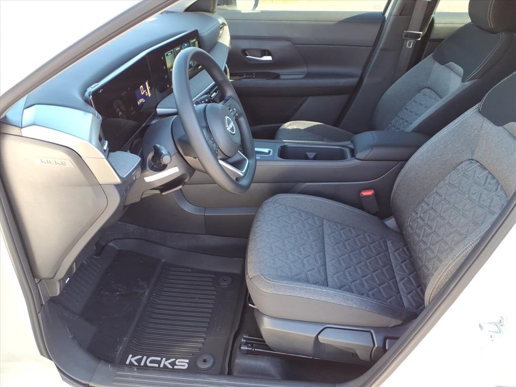 2026 Nissan Kicks SV photo 3