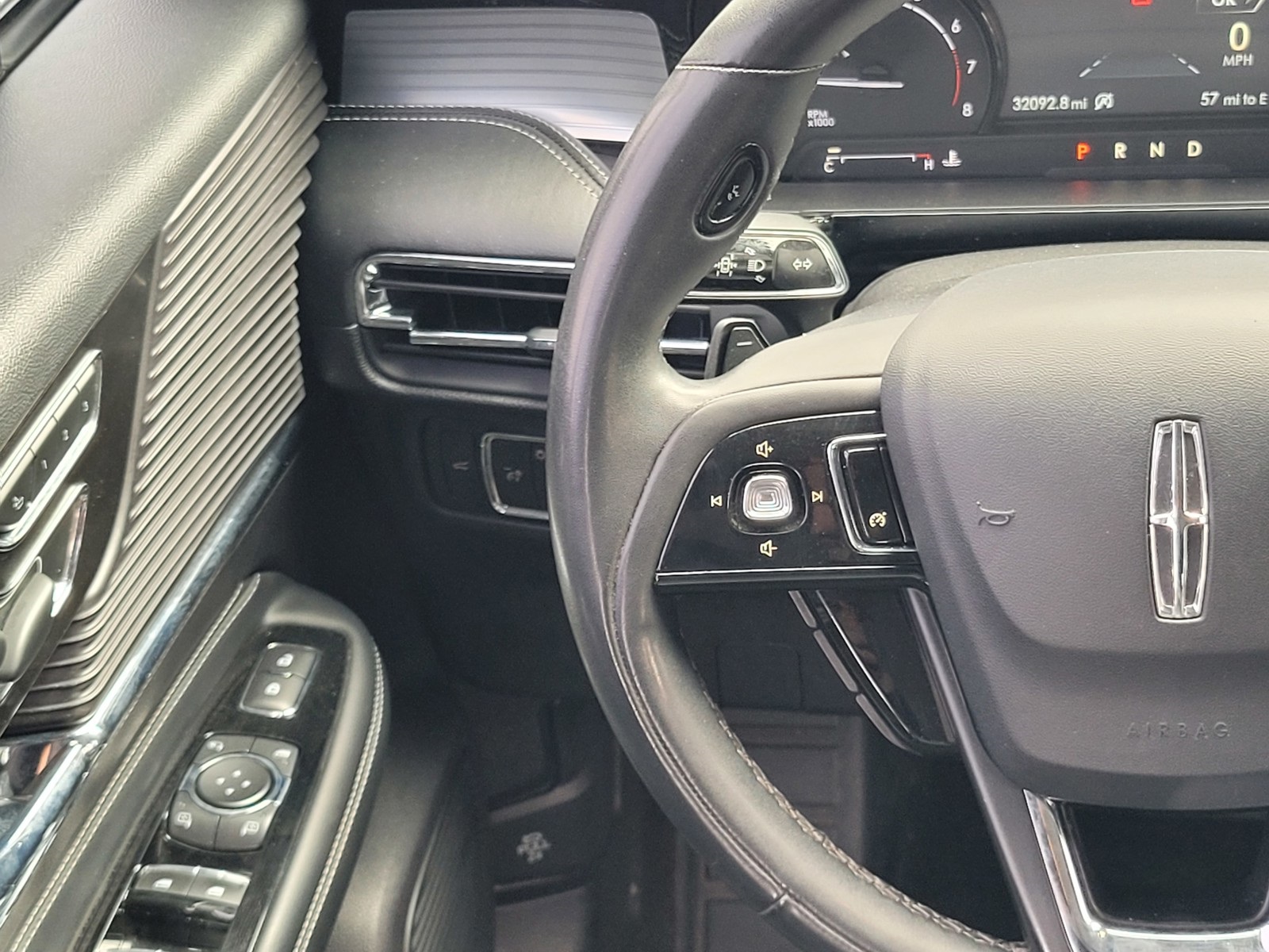 2022 Lincoln Corsair Standard photo 13