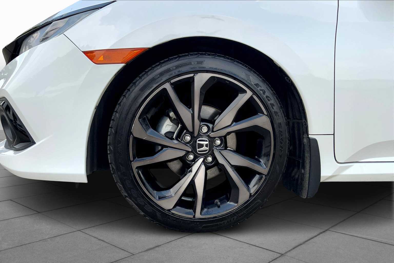 2019 Honda Civic Sport photo 9