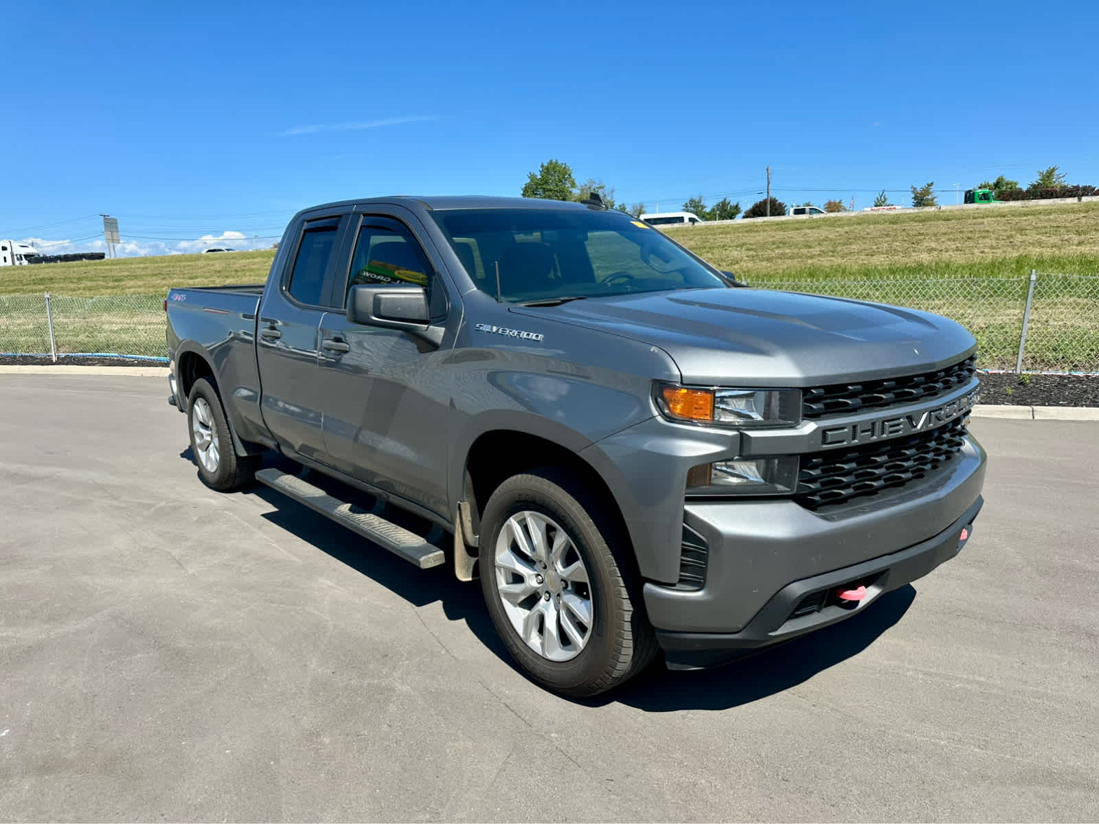 2021 Chevrolet Silverado 1500 Custom photo 3