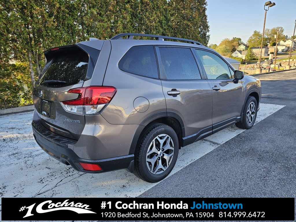 2023 Subaru Forester Premium photo 7