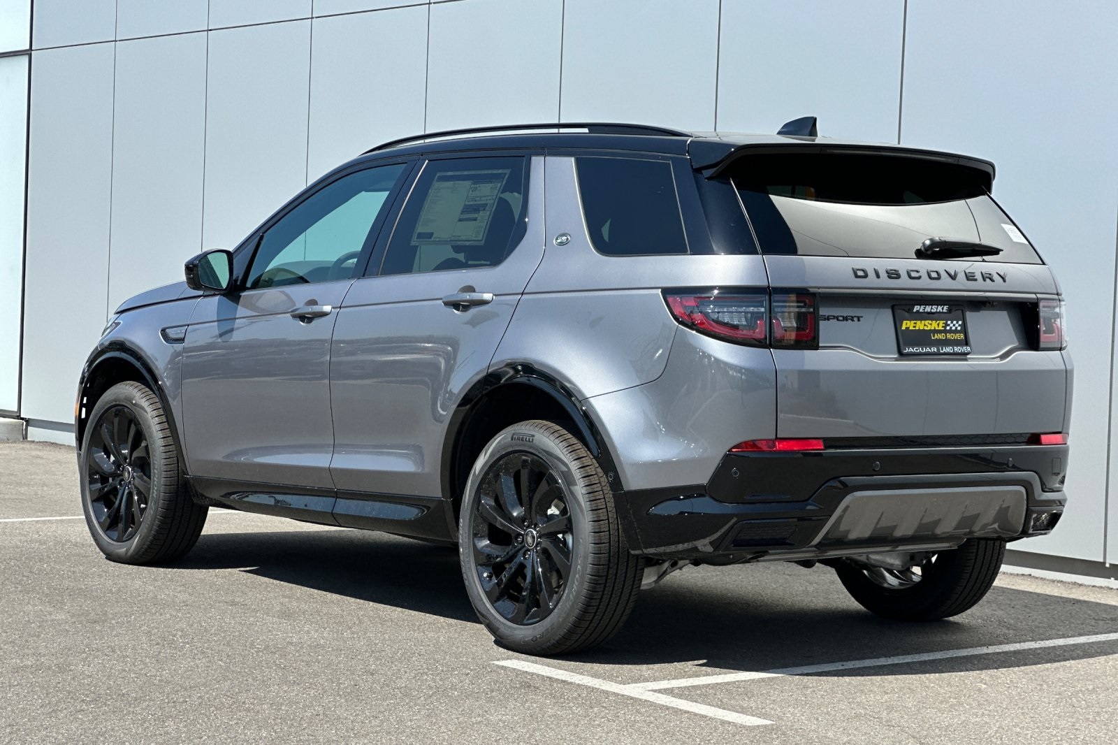 2025 Land Rover Discovery Sport SE photo 3