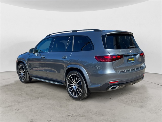 2025 Mercedes Benz GLS 450 4MATIC photo 3