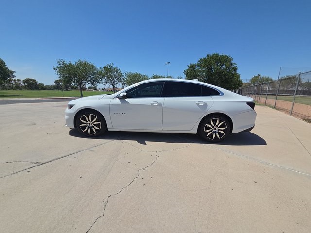 2017 Chevrolet Malibu 1LT photo 3