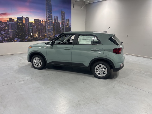 2026 Hyundai Venue SE photo 2