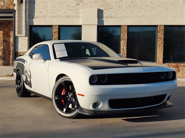 2016 Dodge Challenger SRT's photo