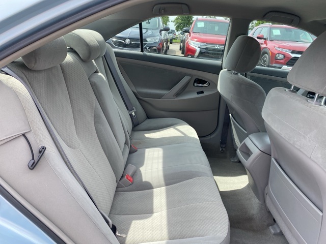 2009 Toyota Camry LE photo 22