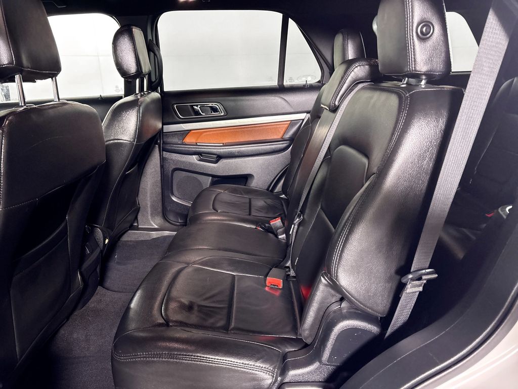 2019 Ford Explorer XLT photo 18