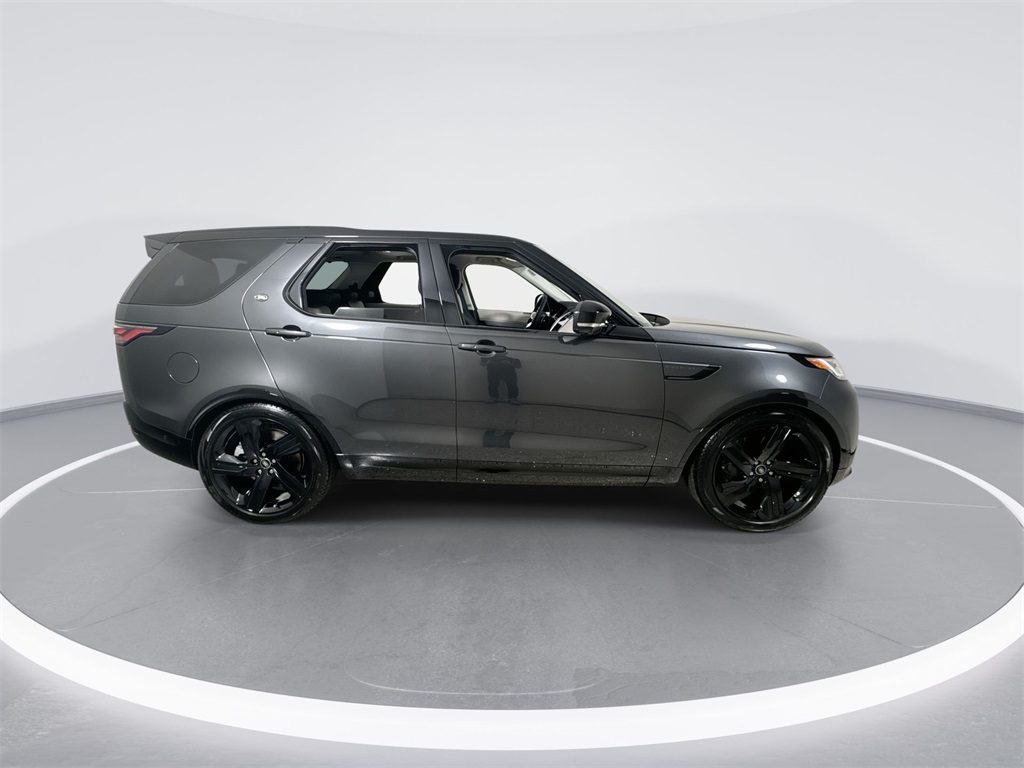 2025 Land Rover Discovery SE photo 9