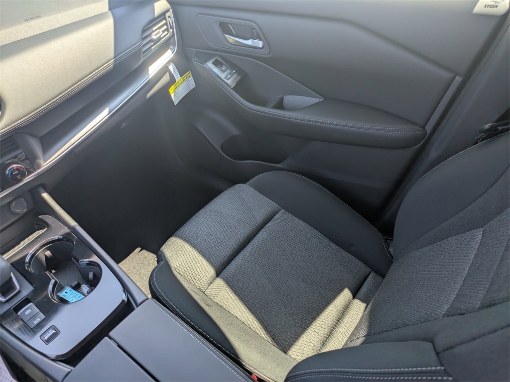 2026 Nissan Rogue SV photo 18