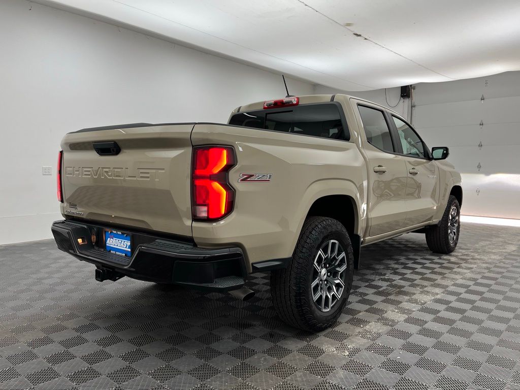 2024 Chevrolet Colorado Z71 photo 2
