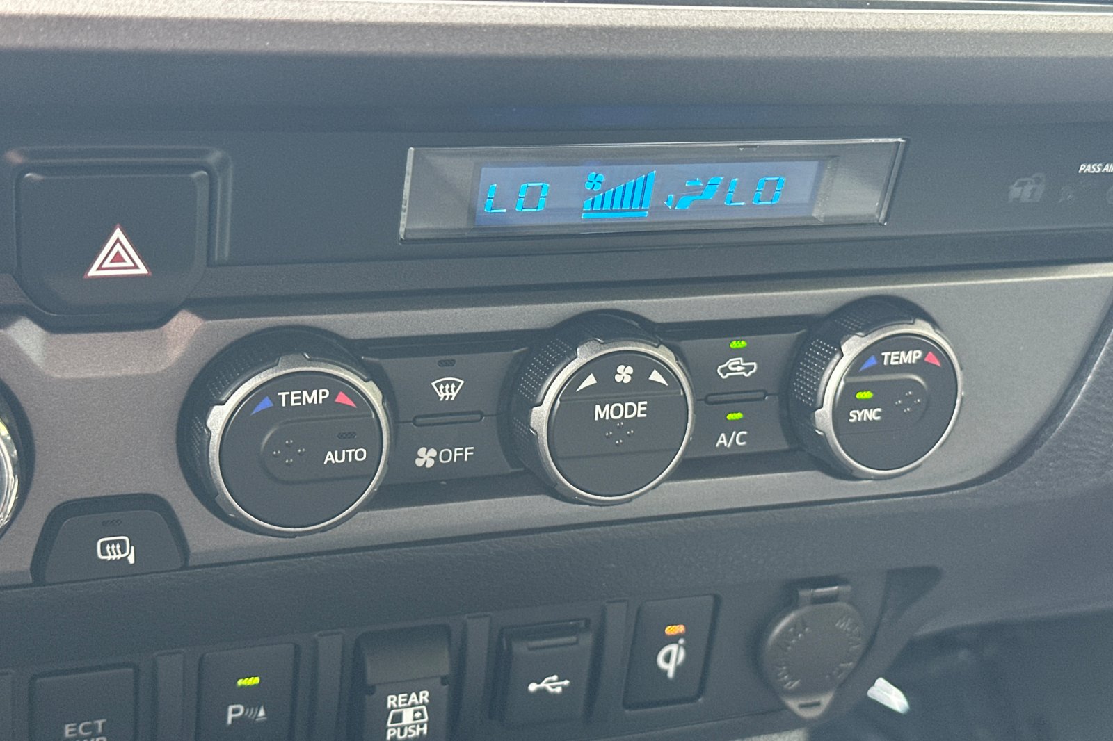 2023 Toyota Tacoma TRD Off-Road photo 18