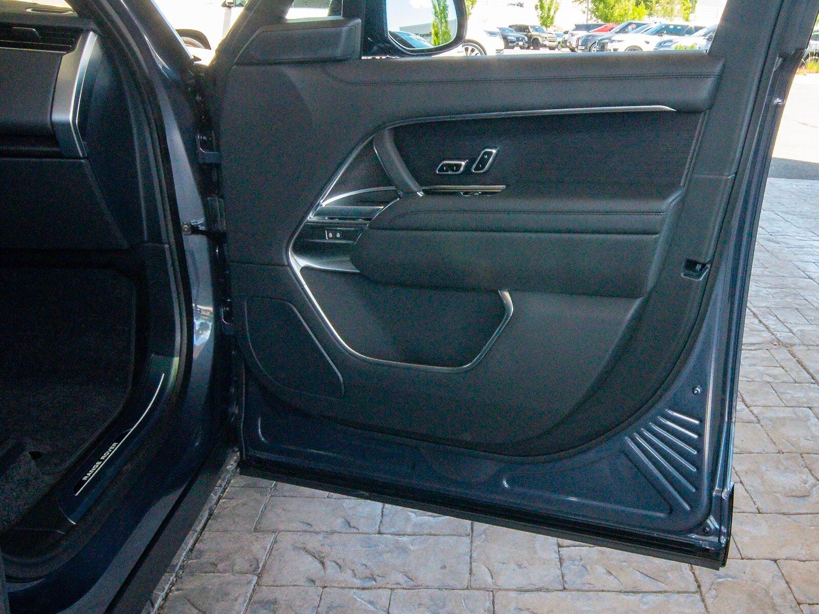 2025 Land Rover Range Rover SE photo 37